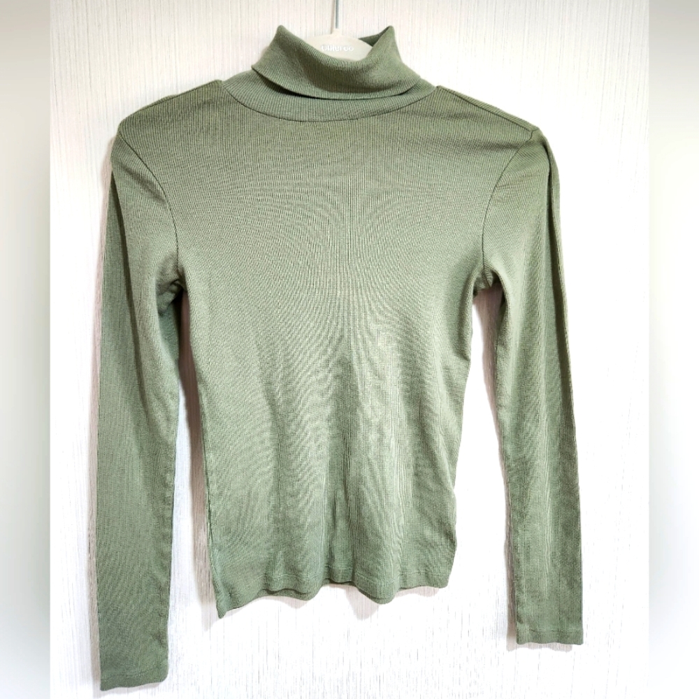 BP ribbed turtleneck